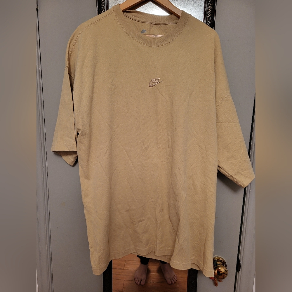 Nike Tan T-Shirt Oversize Tee Fits BAGGY